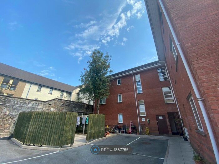 2 Bedroom Flat To Rent In Station Court, Swansea, SA1