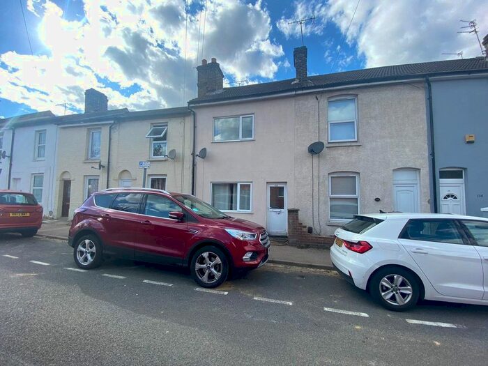 2 Bedroom Detached House To Rent In Skinner Street, Gillingham, Kent, ME7