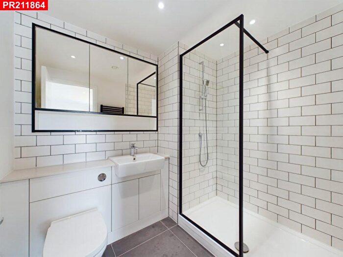 2 Bedroom Flat To Rent In Beaufort Square, Colindale, – Bedrooms Flat, NW9