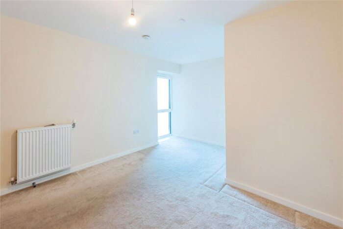 2 Bedroom Flat For Sale In Azera, Capstan Road, Southampton, Hampshire, SO19