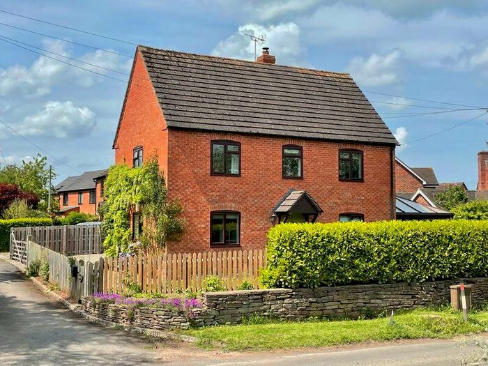 3 Bedroom Detached House For Sale In Bodenham, HR1