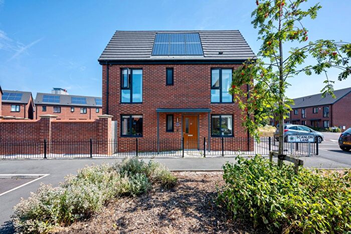 3 Bedroom End Of Terrace House For Sale In Amersham Street, Salford, M5