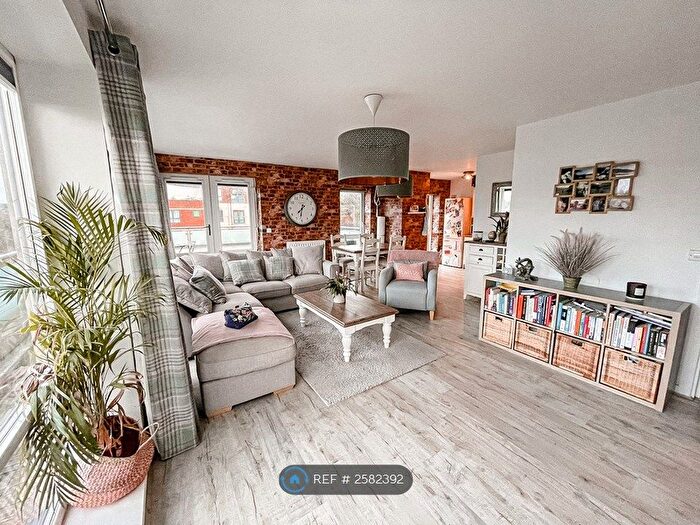 2 Bedroom Flat To Rent In Tudor Way, Leeds, LS11