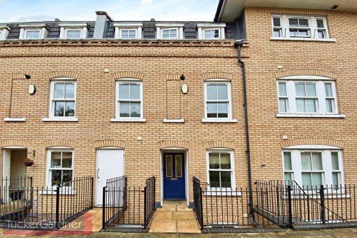 3 Bedroom Property To Rent In St. Matthews Gardens, Cambridge, CB1