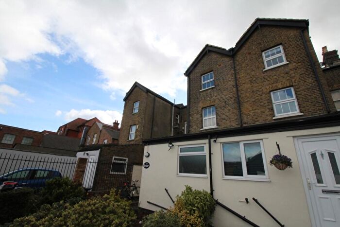 Flat To Rent In Leigham Court Clyde Road, Wallington, Surrey, SM6