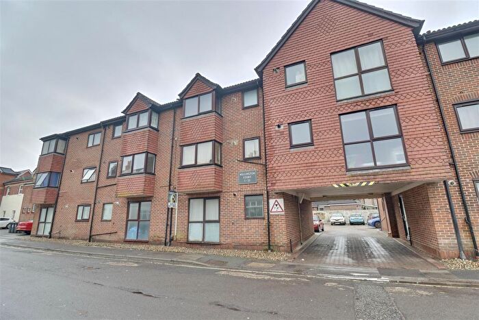 1 Bedroom Flat For Sale In Waterloo Road, Havant, PO9