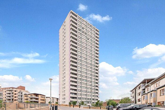 2 Bedroom Flat To Rent In Rainhill Way, Bow, E3