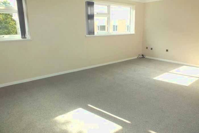 2 Bedroom Flat To Rent In Touchwood Hall Close, Solihull, B91