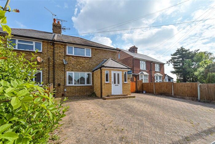 3 Bedroom Semi Detached House For Sale In Aylesford Place, Willesborough, Ashford, Kent, TN24