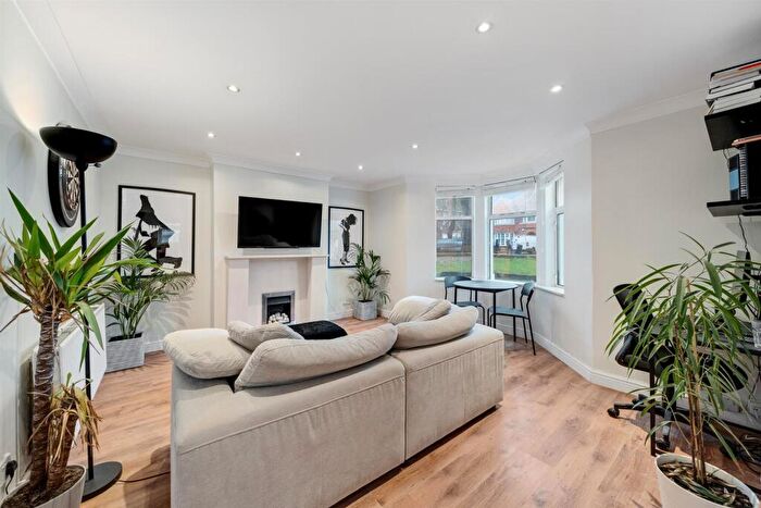 2 Bedroom Flat For Sale In Widmore Road, Bromley, BR1