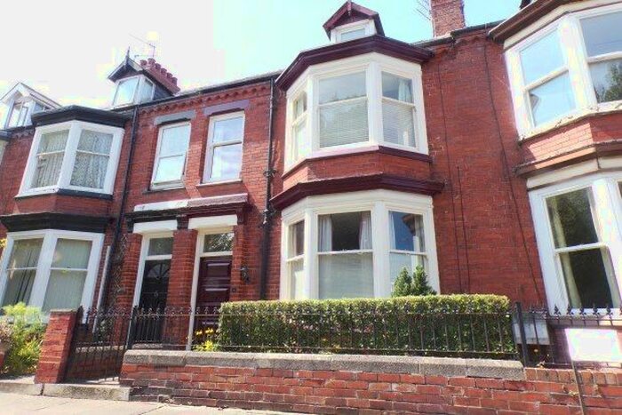 5 Bedroom Town House To Rent In North Lodge Terrace, Darlington, DL3
