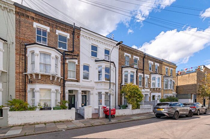 3 Bedroom Flat For Sale In Lilyville Road, Parsons Green, SW6