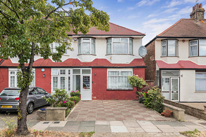 3 Bedroom House For Sale In Hereward Gardens, London, N13