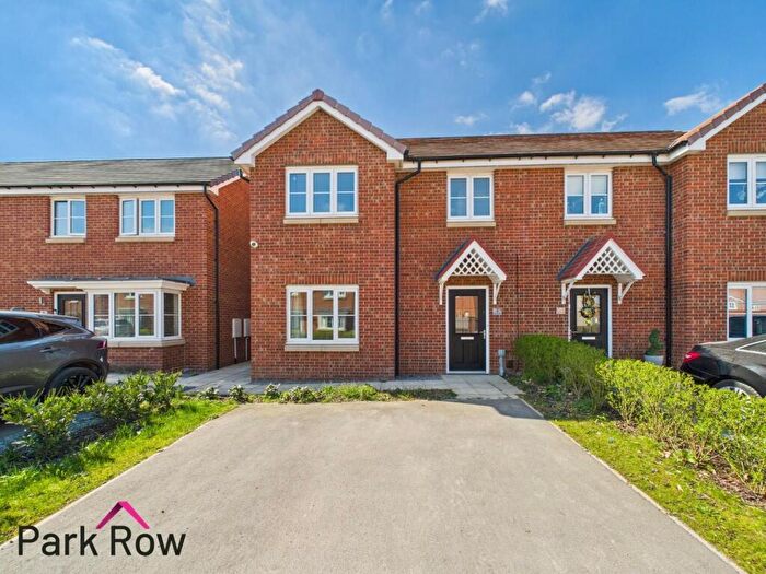 3 Bedroom Semi-Detached House For Sale In Admiral Way, Sherburn In Elmet, Leeds, LS25