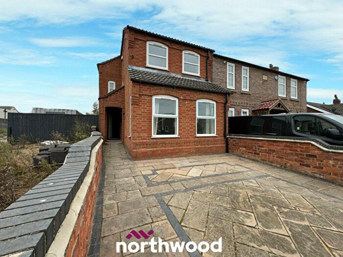 4 Bedroom Semi-Detached House For Sale In South End, Thorne, Doncaster, DN8