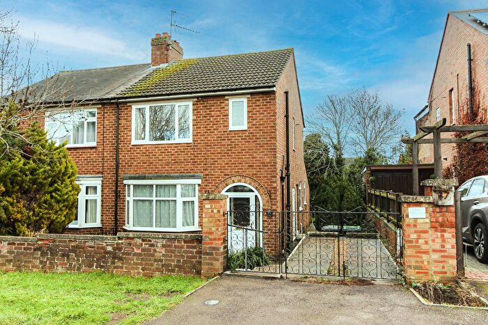 3 Bedroom Semi-Detached House For Sale In Valley Road, Wellingborough, NN8