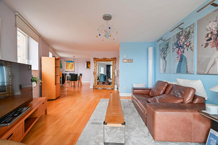 2 Bedroom Flat For Sale In Basin Approach, Limehouse, London, E14
