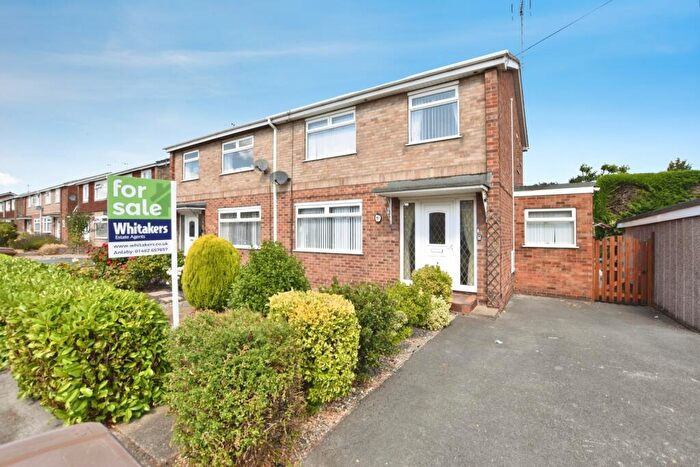 3 Bedroom Semi-Detached House For Sale In Bromwich Road, Hull, HU10