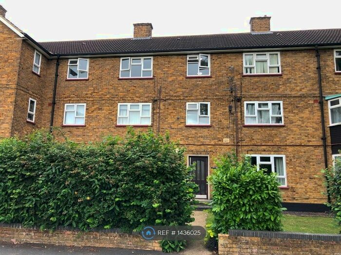 2 Bedroom Flat To Rent In Middlefields, Letchworth Garden City, SG6