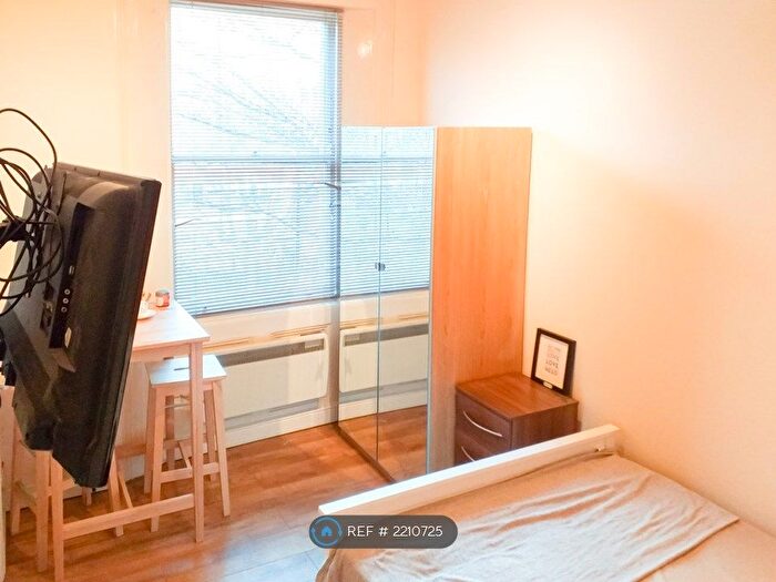 Studio To Rent In London, London, N7
