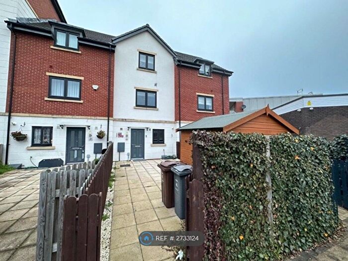 3 Bedroom Semi Detached House To Rent In Parkgate Mews, Shirley, B90