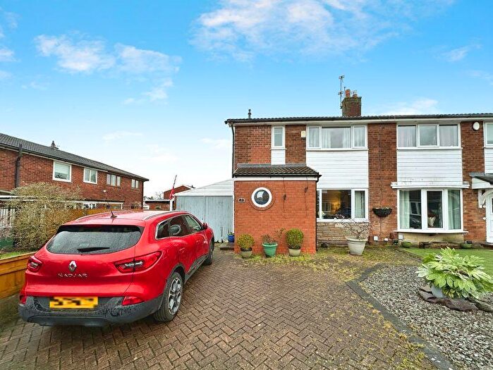 3 Bedroom Semi-Detached House For Sale In Edgemoor Close, Radcliffe, M26