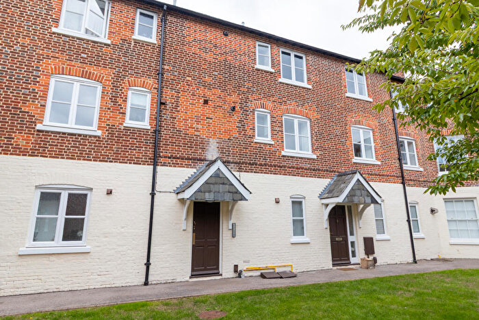 2 Bedroom Flat To Rent In Junction Road, Andover, SP10
