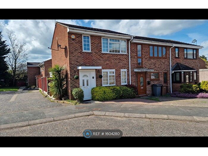 3 Bedroom End Of Terrace House To Rent In Dahlia Close, Chelmsford, CM1