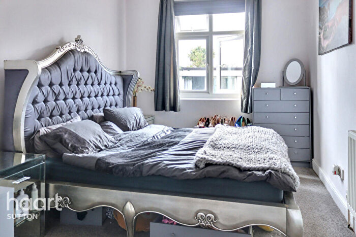 2 Bedroom Flat For Sale In Bond Road, Mitcham, CR4