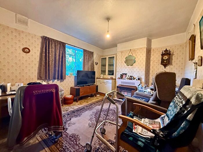 3 Bedroom Terraced House For Sale In Orchid Street, Shepherds Bush, London, W12