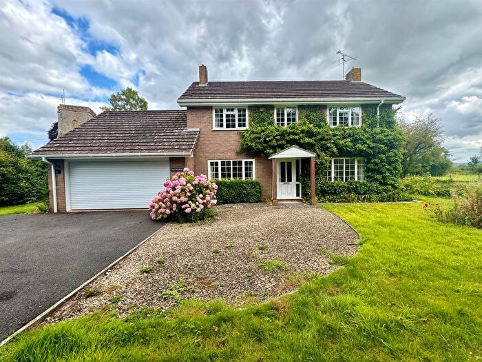 4 Bedroom Detached House For Sale In Meadowside, Hillfarrance, Taunton, TA4