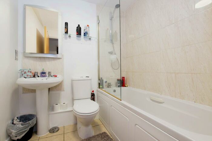 2 Bedroom Flat For Sale In Baltic Quay, Gateshead, NE8