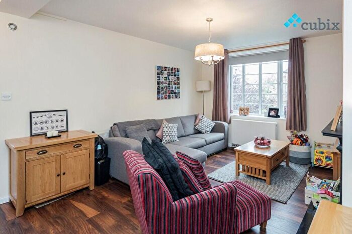 2 Bedroom Maisonette For Sale In Timbrell Place, London, SE16