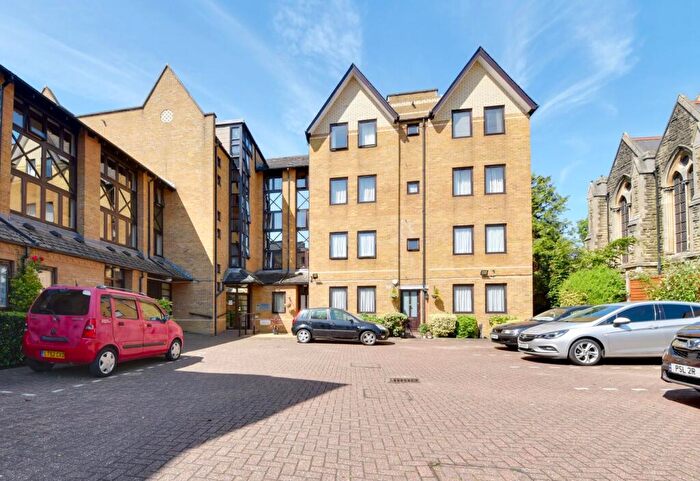 1 Bedroom Apartment For Sale In Hamilton Square, Sandringham Gardens North Finchley, N12