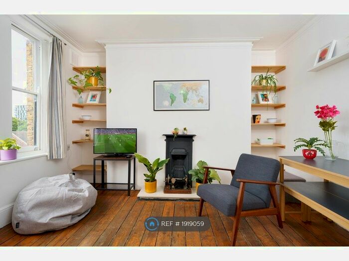 2 Bedroom Flat To Rent In Quested Court, London, E8