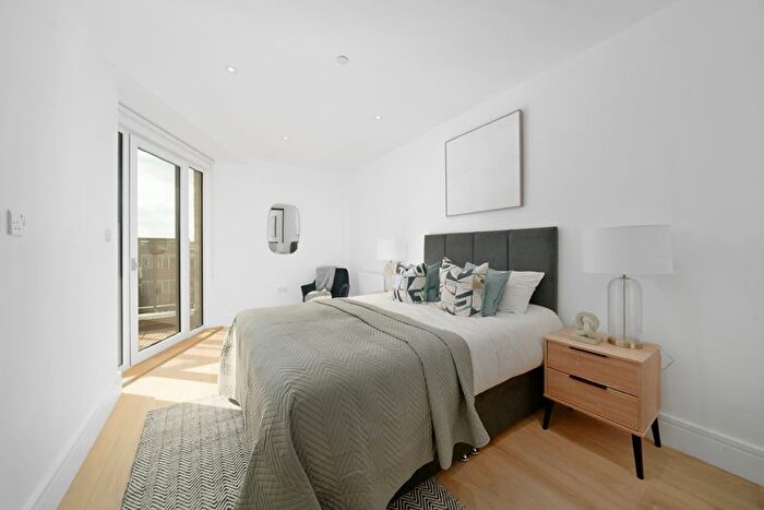 1 Bedroom Flat To Rent In Sutton Park House, SM1