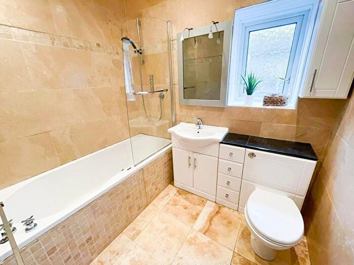 2 Bedroom Cottage For Sale In Mill Street, Cross Hills, BD20