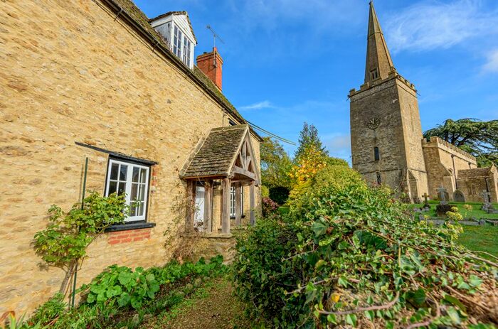 3 Bedroom Detached House For Sale In Shellingford, Faringdon, Oxfordshire, SN7
