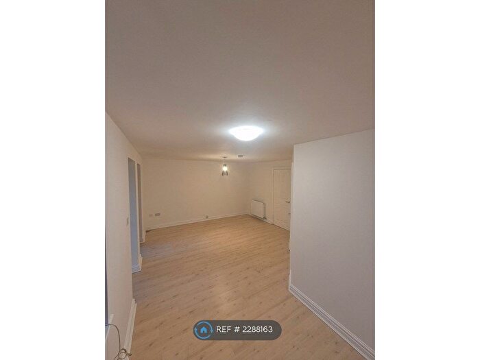 1 Bedroom Flat To Rent In Gee Cross, Hyde, SK14