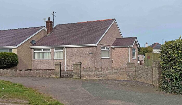 2 Bedroom Bungalow For Sale In Mountain View, Llanrug, Caernarfon, Gwynedd, LL55