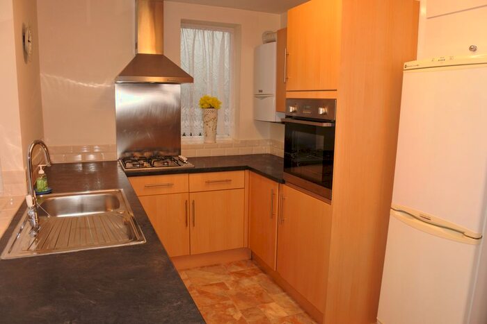 2 Bedroom Maisonette To Rent In Markfield Gardens, London E4