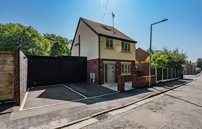 4 Bedroom Detached House To Rent In Padden Brook, Romiley, Stockport, SK6