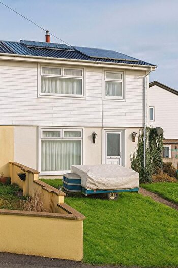 3 Bedroom Semi-Detached House For Sale In Vicary Crescent, Milford Haven, SA73