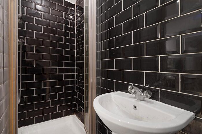 4 Bedroom Detached House For Sale In The Crossways, Wembley, HA9