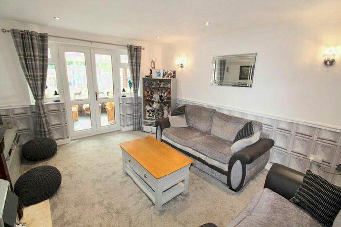 3 Bedroom Bungalow For Sale In Elfin Grove, Dunton Bassett, Lutterworth, LE17