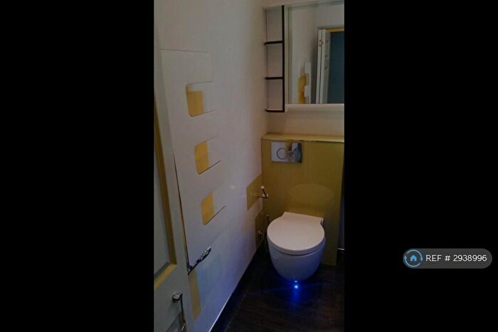 7 Bedroom Terraced House To Rent In Weaste Lane, Salford, M5