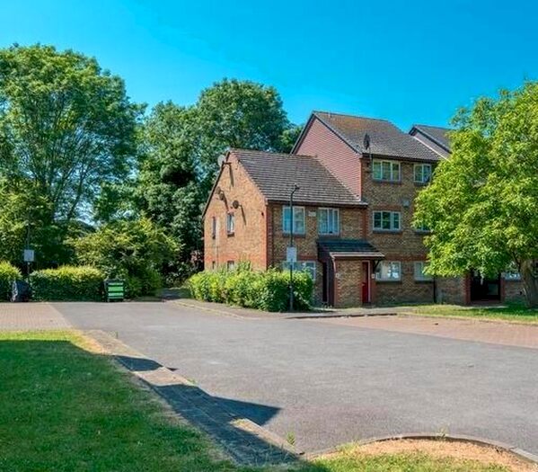 2 Bedroom Flat To Rent In Kingfisher Way, London, NW10