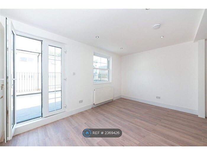 1 Bedroom Flat To Rent In New Cross Road, London, SE14