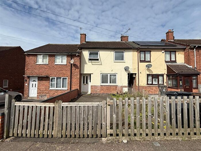 3 Bedroom Town House To Rent In Bowhill Grove, Leicester, LE5