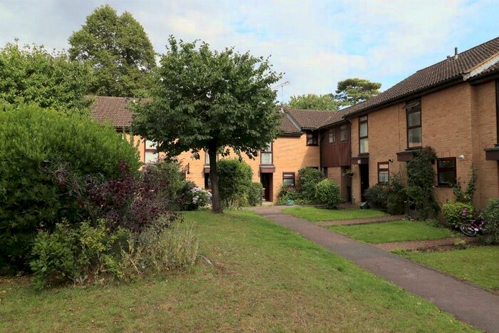1 Bedroom Flat To Rent In Inkerman Road, Woking, Surrey, GU21